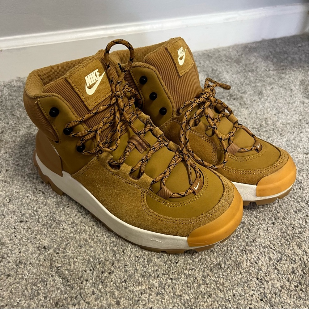 Nike City Classic Boots - Brown/Tan High-Top Outdoor Sneakers